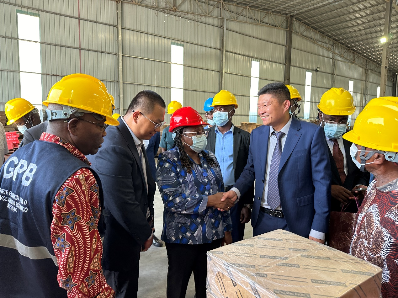 The Governor of Bengo Province cut the ribbon for the inauguration of Huiteng Industry in the Ode Industrial Park
